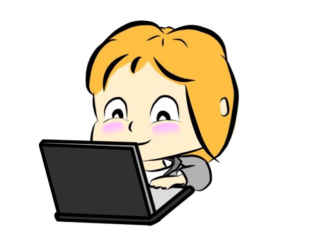 パソコンを触る金髪の女性のイラスト